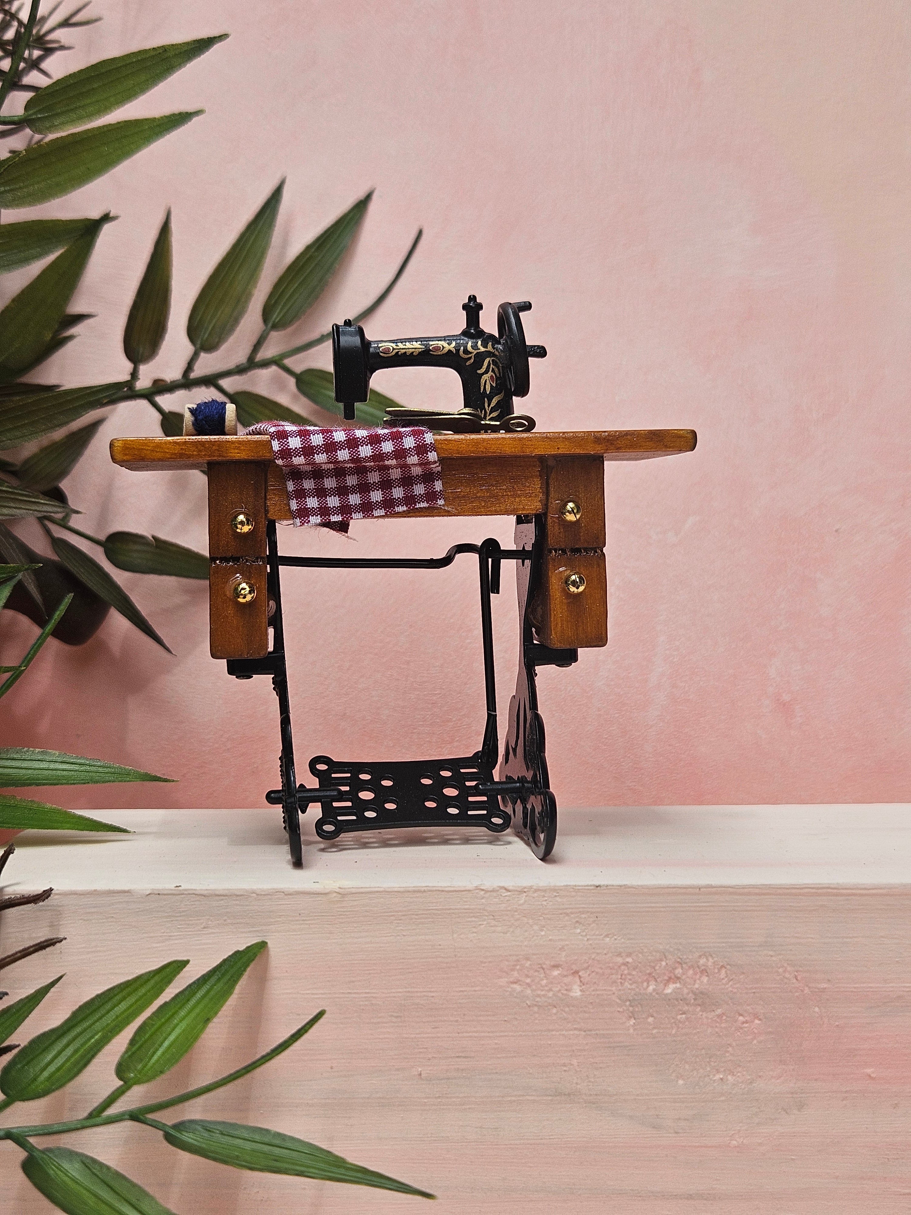 Retro Sewing Machine - 32