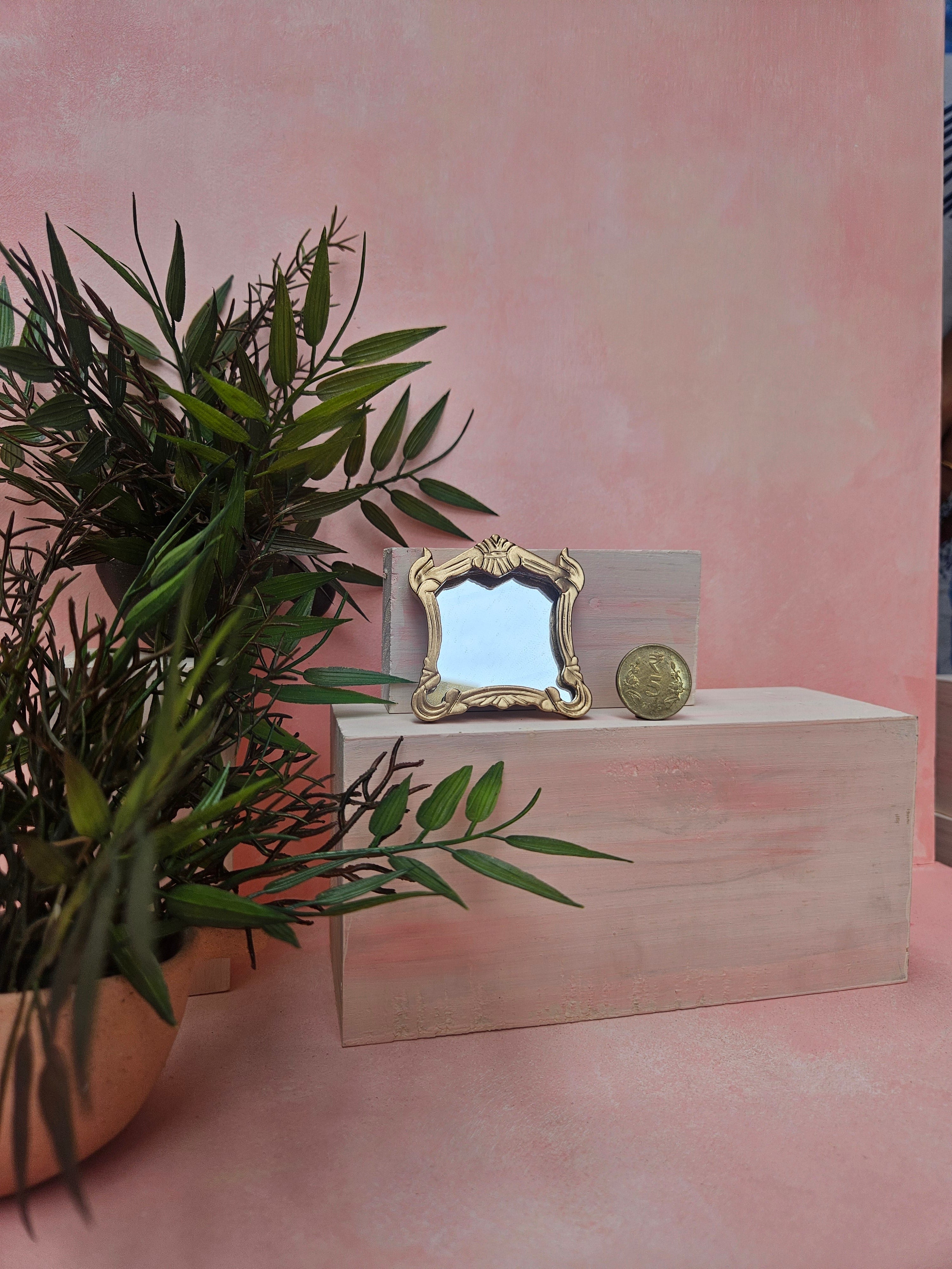 Miniature hanging mirror dollhouse accessory with realistic wall décor design in India