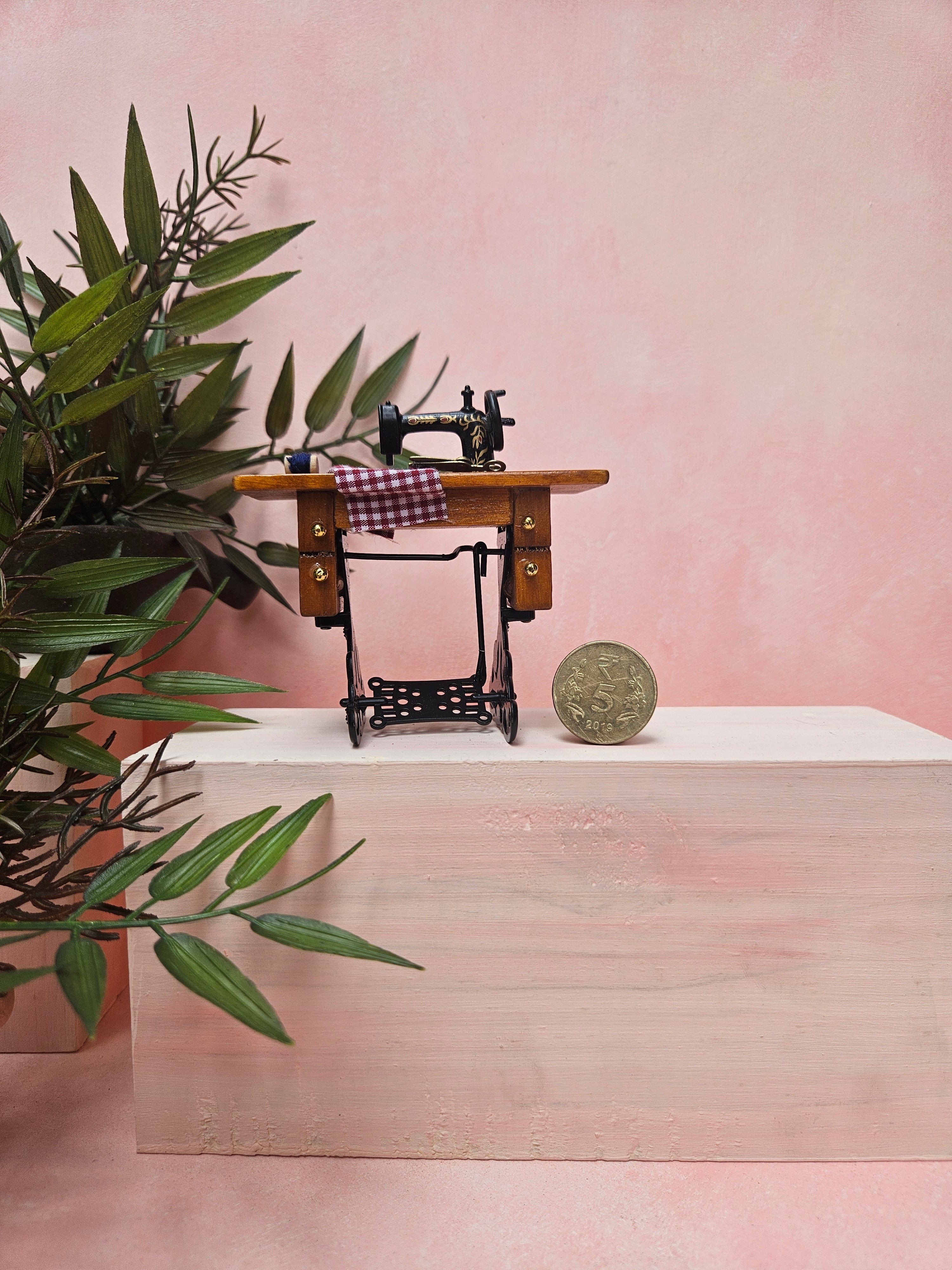 Retro Sewing Machine - 32