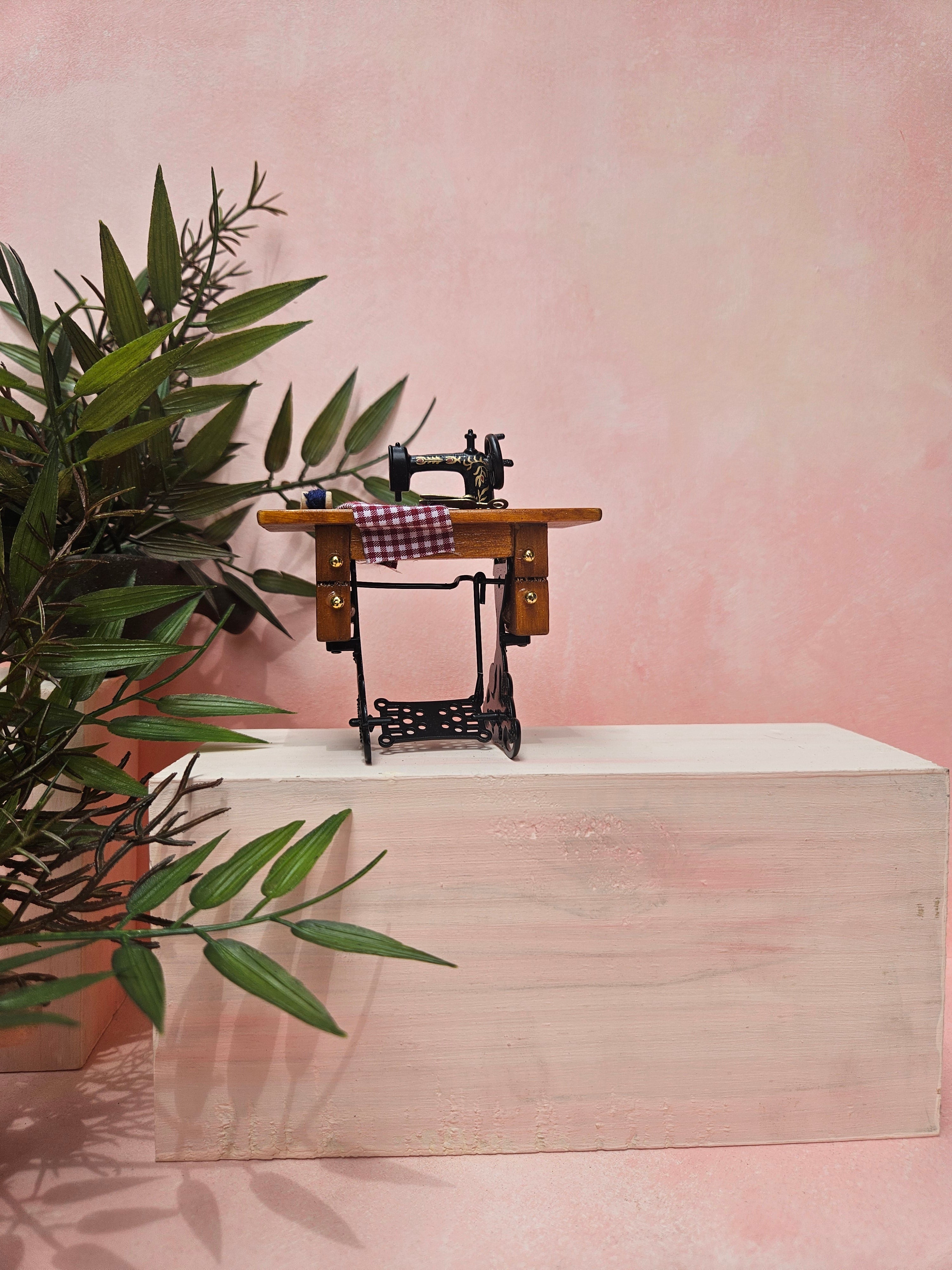 Retro Sewing Machine - 32
