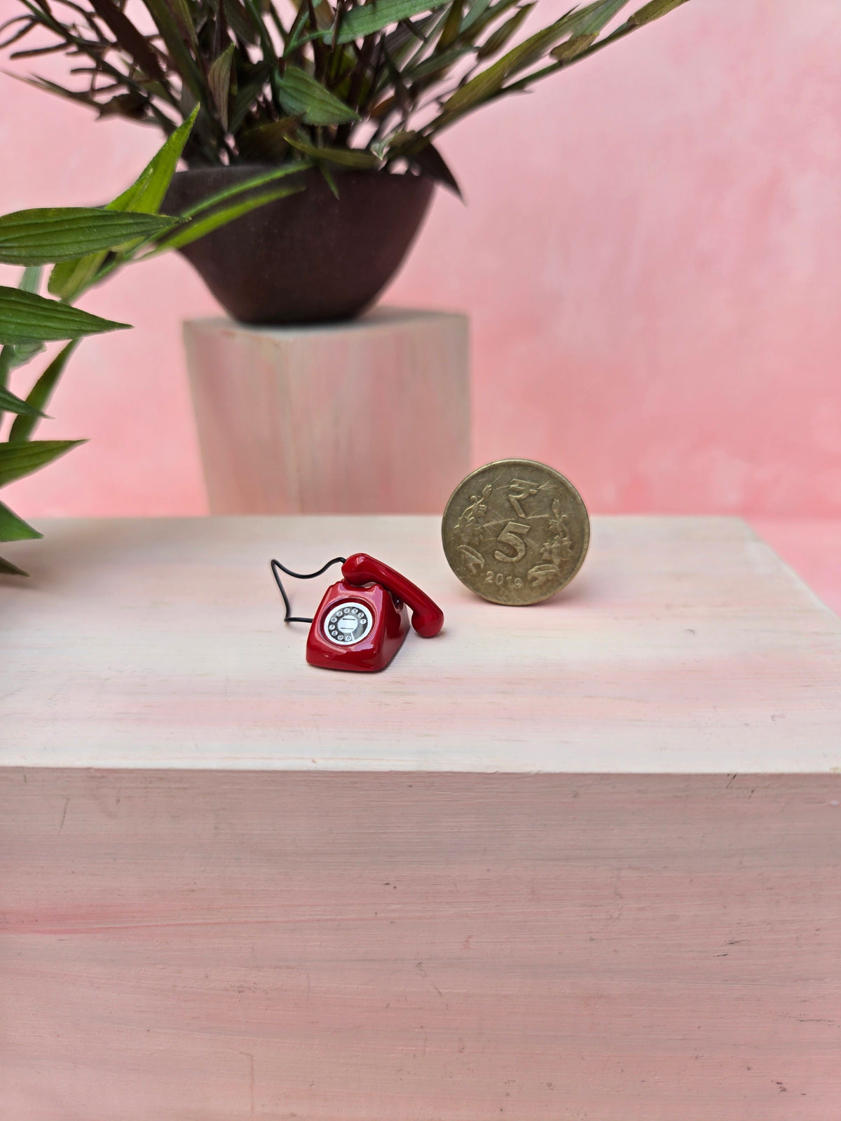 Miniature red retro telephone for dollhouse – realistic 1:12 scale handmade accessory | Houseofmiiiniii

