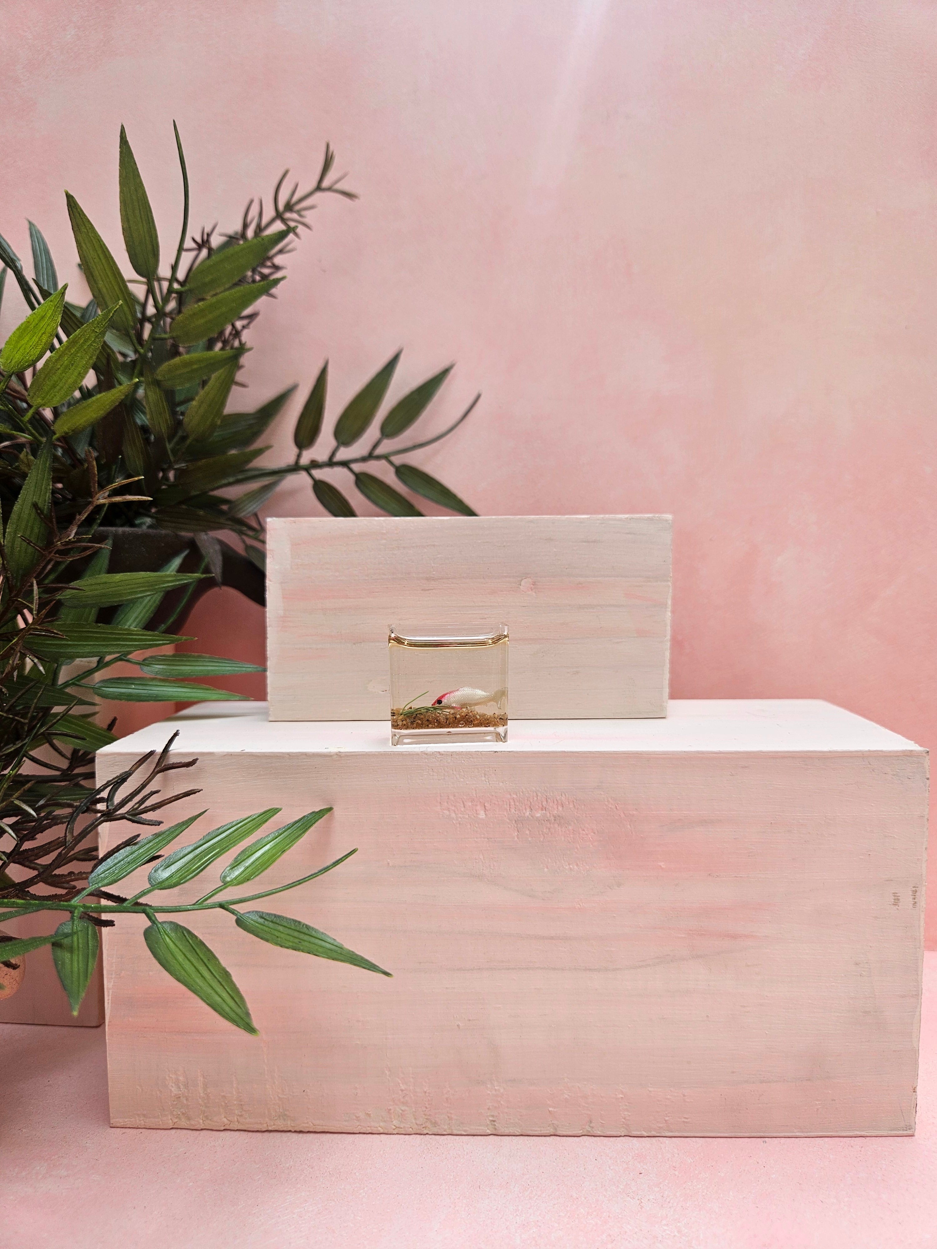 Miniature aquarium collectible with realistic fish tank design for décor and dollhouses.